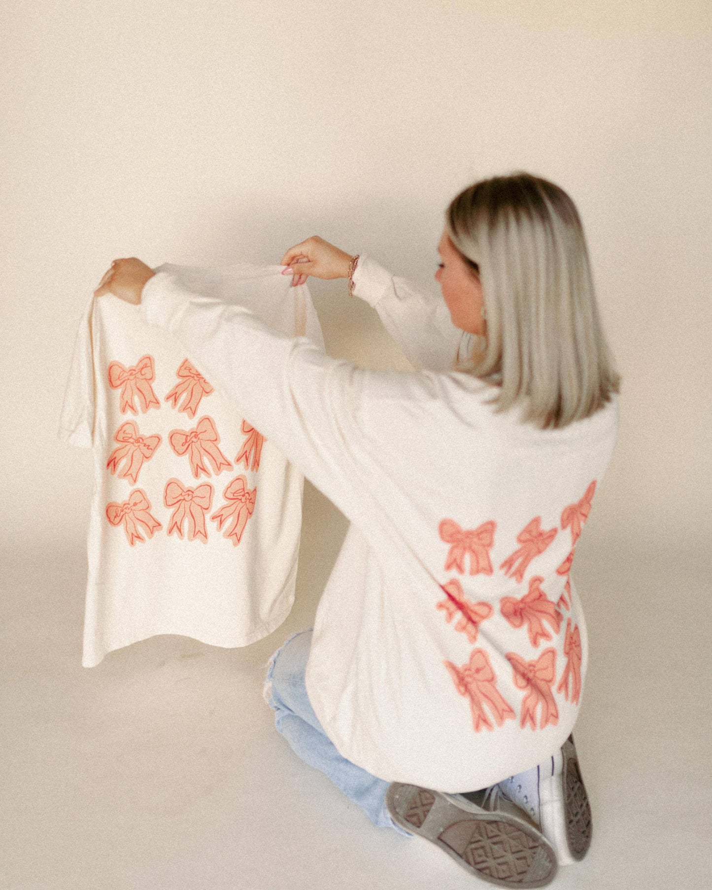 Bows Valentine Sweatsh " Let All That You Do Be Done In Love"